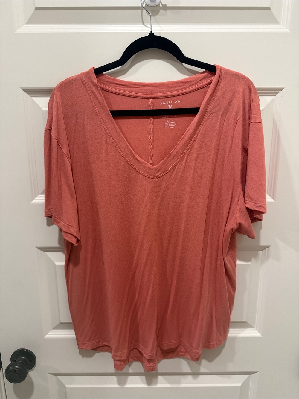 American Eagle Outfitters V-Neck Tee in Coral
